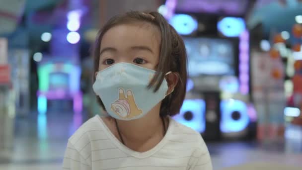 Porträt Des Süßen Asiatischen Mädchens Trägt Gesichtsmasken Coronavirus Verhindern Covid — Stockvideo