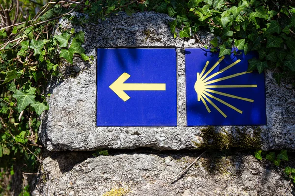 Camino Santiago Assina Azulejos Rocha Livre Caminho Peregrinação São Tiago — Fotografia de Stock