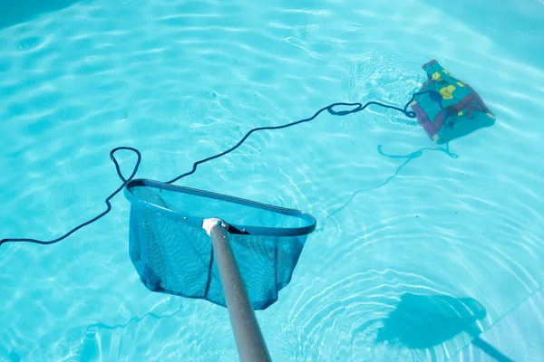 Pulizia Piscina Con Pool Skimmer Robot Pulizia Subacquea — Foto Stock