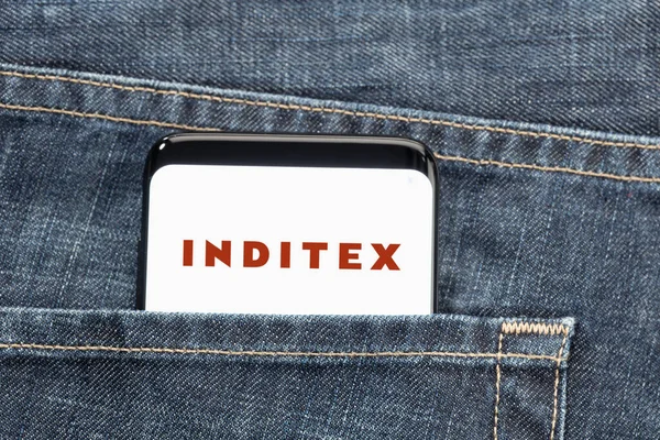 Γαλικία Ισπανία Ιουλίου 2021 Smartphone Τζιν Τσέπης Λογότυπο Inditex Στην — Φωτογραφία Αρχείου