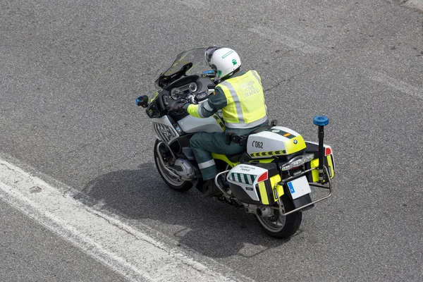 Galicie Španělsko Září 2021 Guardia Civilní Motocyklista Projížďce Ulicí Dopravní — Stock fotografie