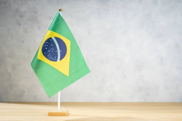 Bandiera Tavolo Brasile Parete Bianca Testurizzata Copia Spazio Testo Disegni — Foto Stock