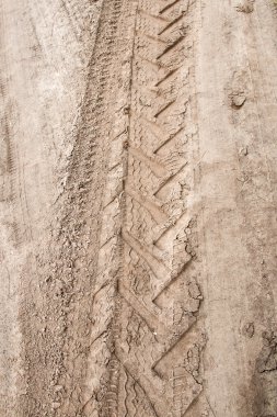 Yansıtılmış hat çekicisi toprağa