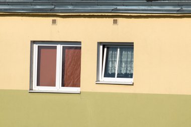 blok daireler ile pencere eşiği