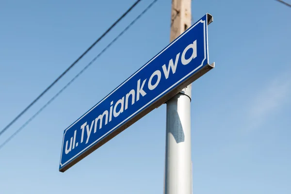 Sign ul. tymiankowa blue against the sky — Stock Photo, Image