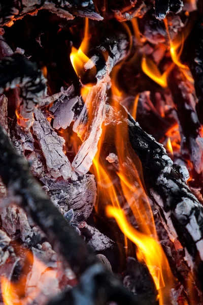 Burning fireplace - flames and embers of wood — Stock Photo, Image