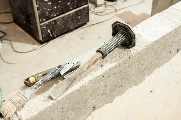 Herramientas dispuestas en la casa durante la renovación . — Foto de Stock