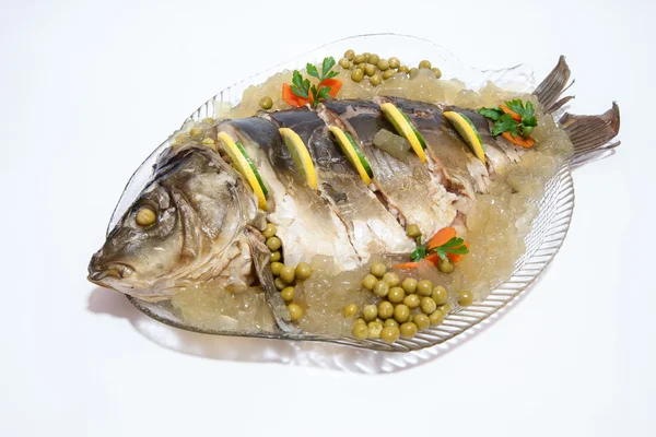 Carp cooked on a plate adorned with colorful — Stock Photo, Image