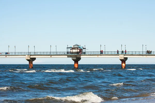 Polonya Deniz kenarında Miedzyzdroje Pier — Stok fotoğraf