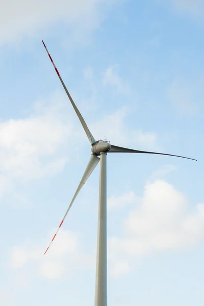 Wind turbine in the open — Stock Photo, Image
