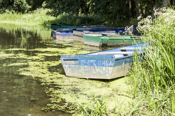 Vieux bateau sur le lac — Photo