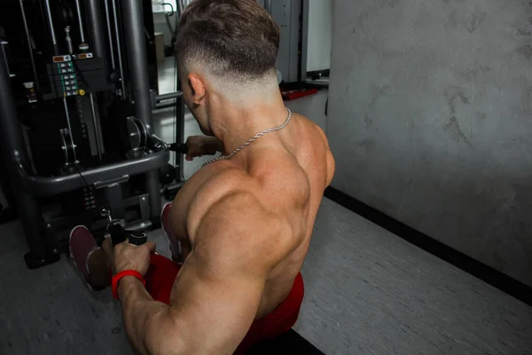 Homem Com Grandes Músculos Está Envolvido Levantamento Peso Ginásio Atleta — Fotografia de Stock