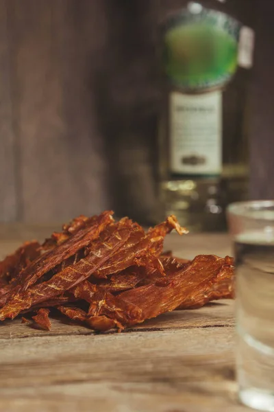 Delicioso Jerky Fundo Madeira Produtos Embalagens Artesanais Lanche Para Álcool — Fotografia de Stock