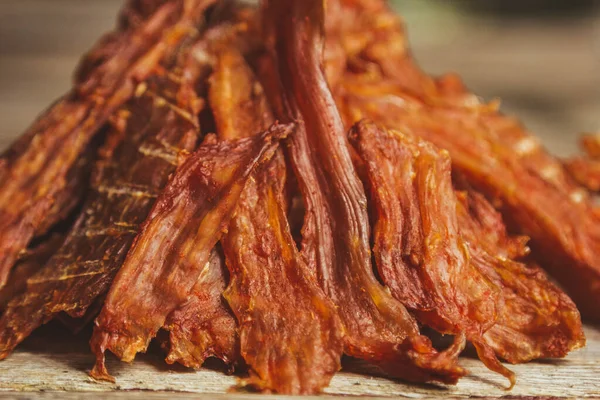 Finom Szárított Hús Fából Készült Háttérrel Kézműves Csomagolású Termékek Nasi — Stock Fotó