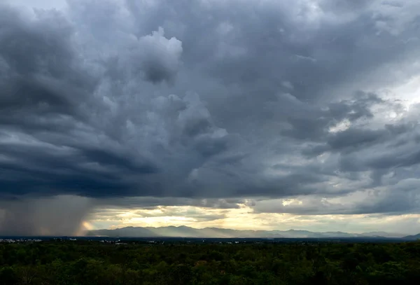 Nuages Orageux Avec Pluie Nature Environnement Nuage Énorme Ciel Noir — Photo