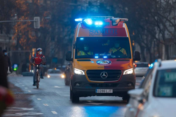 Madryt Hiszpania Stycznia 2021 Ambulans Publicznej Służby Zdrowia Samur 112 — Zdjęcie stockowe