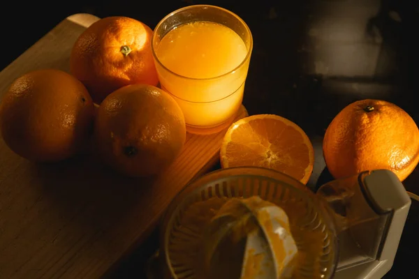 Faire Jus Orange Fraîchement Pressé Maison Pour Petit Déjeuner Sain — Photo