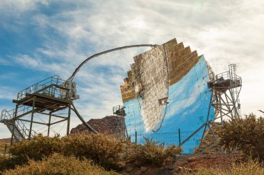 La Palma, İspanya - 1 Kasım 2016: CTA LST1 Teleskop, Roque de los Muchachos Gözlemevi, ORM, Garafia, Kanarya Adaları 'ndaki astronomik gözlemevi.
