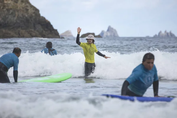 Galizia Spagna Agosto 2020 Lezioni Surf Sulla Spiaggia San Antonio — Foto Stock