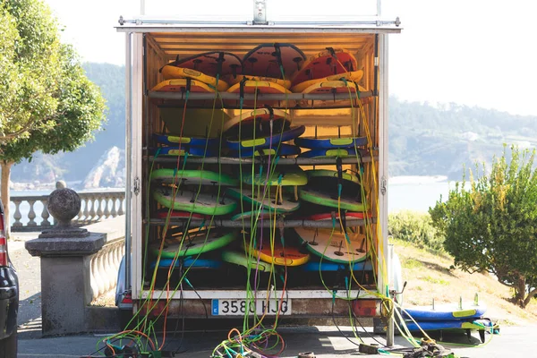 Galiza Espanha Agosto 2020 Uma Pilha Pranchas Surf Equipamentos Esportivos — Fotografia de Stock