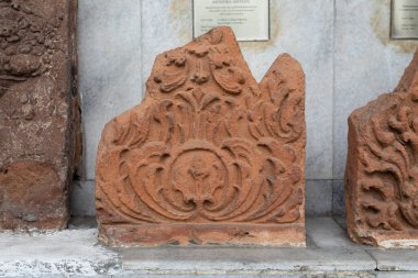 Jakarta, Endonezya - 14 Temmuz 2019: Antik taş ön eki, klasik Budist-Hindu dönemi. Endonezya Ulusal Müzesi 'nin kamu koleksiyonunun bir parçası..