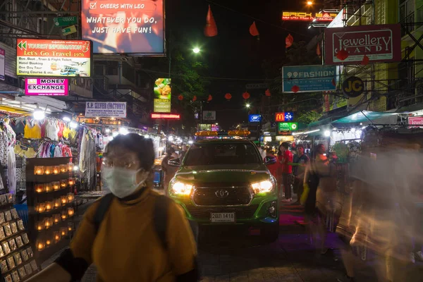 Bangkok Tailandia Enero 2020 Multitud Personas Turistas Famosa Carretera Khaosan —  Fotos de Stock