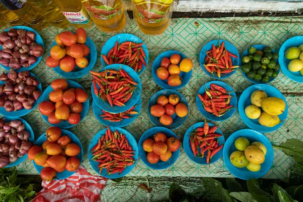 Waisai Indonesien Oktober 2019 Teller Mit Tomaten Knoblauch Paprika Und — Stockfoto