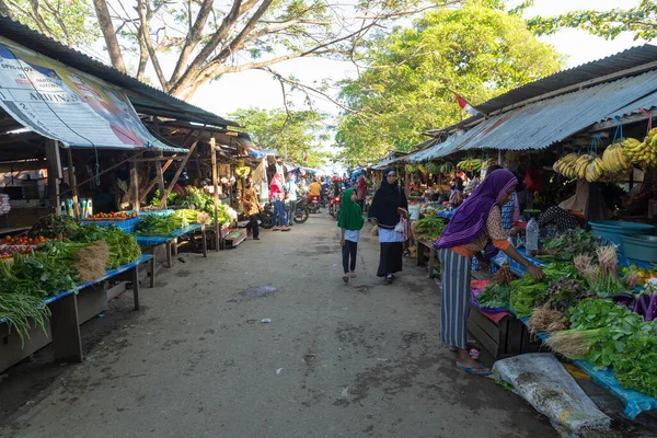 Waisai Indonésia Outubro 2019 Movimentado Mercado Local Waisai Cheio Barracas — Fotografia de Stock