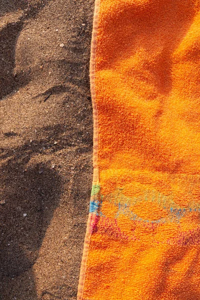 Texture Sand Towel Cloth Intense Color Extended Sun Arrigunaga Beach — Stock Photo, Image