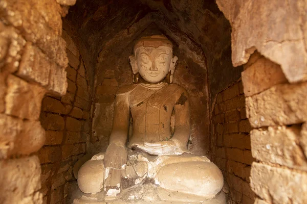 Antike Darstellung Von Buddha Der Einer Der Stupas Sitzt Nyaung — Stockfoto