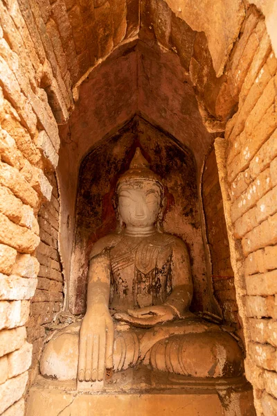 仏の古代の描写1つの仏塔の中に座って ニャウンオハク シュエ パゴダ シャン州 ミャンマー ビルマの近くに — ストック写真