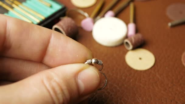 Bijoutier Professionnel Polit Les Boucles Oreilles Argent Aide Outil Spécial — Video