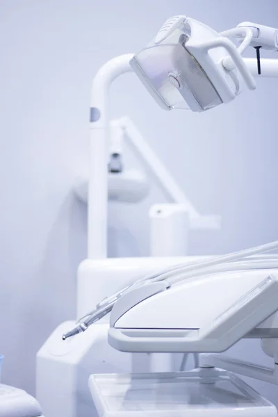 Dişçi koltuğu ve diş matkap — Stok fotoğraf