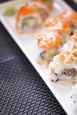 Japon restoranı somon suşi