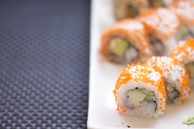 Japon restoranı somon suşi