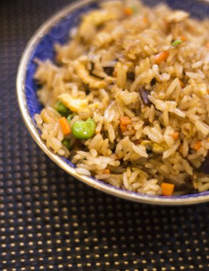 Japon restoranı kızarmış pirinç sebze