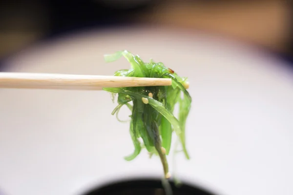 Sushi di alghe giapponesi como wakame — Foto Stock