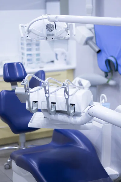 Cadeira de dentista e broca dentária — Fotografia de Stock