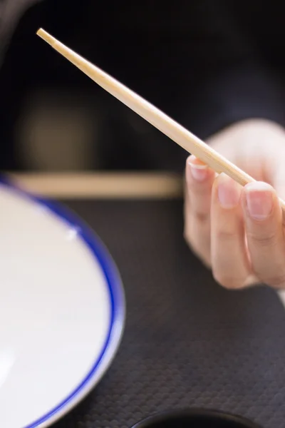 Traditionelle japanische orientalische Stäbchen aus Holz — Stockfoto