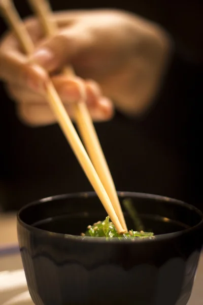 Sushi di alghe giapponesi como wakame — Foto Stock