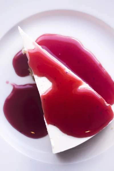 Röd frukt ost kaka dessert — Stockfoto