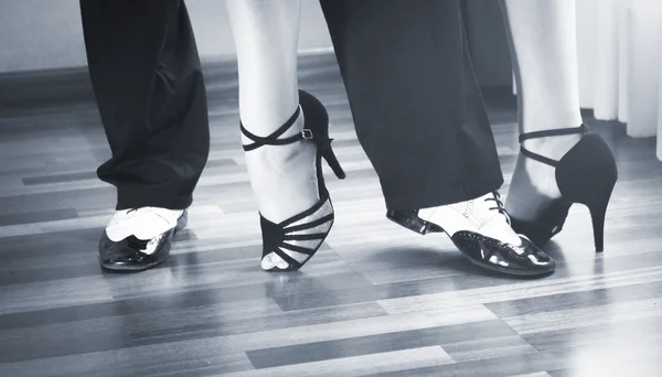 Χορό αιθουσών χορού latin χορευτές — Φωτογραφία Αρχείου