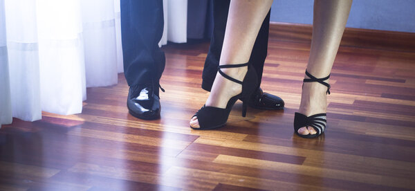 Танцовщицы бальных танцев
