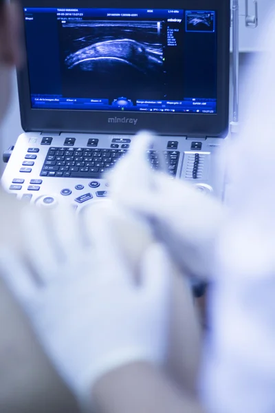 Ultrasound ecography EPI physiotherapist — Stock Photo, Image