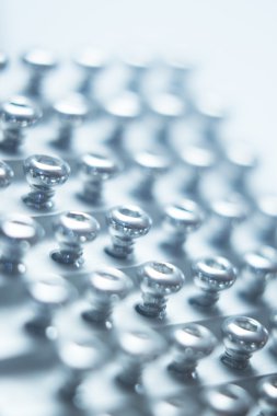 Ortopedik cerrahi vida implantları için