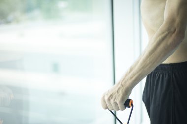 Adam egzersiz çıplak gövde