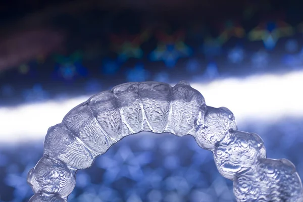 Görünmez plastik estetik dişçilik diş teli diş düzenleyicileri..