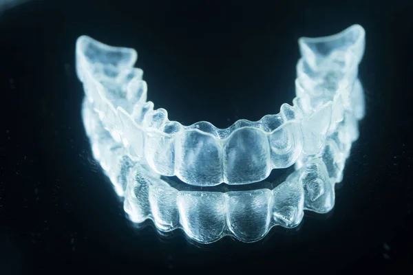 Сучасні Невидимі Дужки Інопланетні Випрямлячі Які Використовуються Виправлення Вирівнювання Зубів — стокове фото