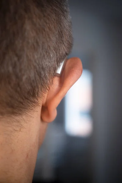 Сучасний Цифровий Слуховий Апарат Вухах Середнього Віку Років — стокове фото
