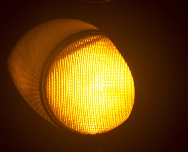 Oranžové žluté světlo semaforu — Stock fotografie